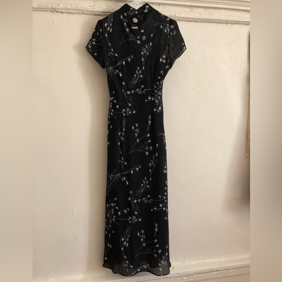 Ronni Nicole Maxi dress black with white flowers. - Picture 7 of 9